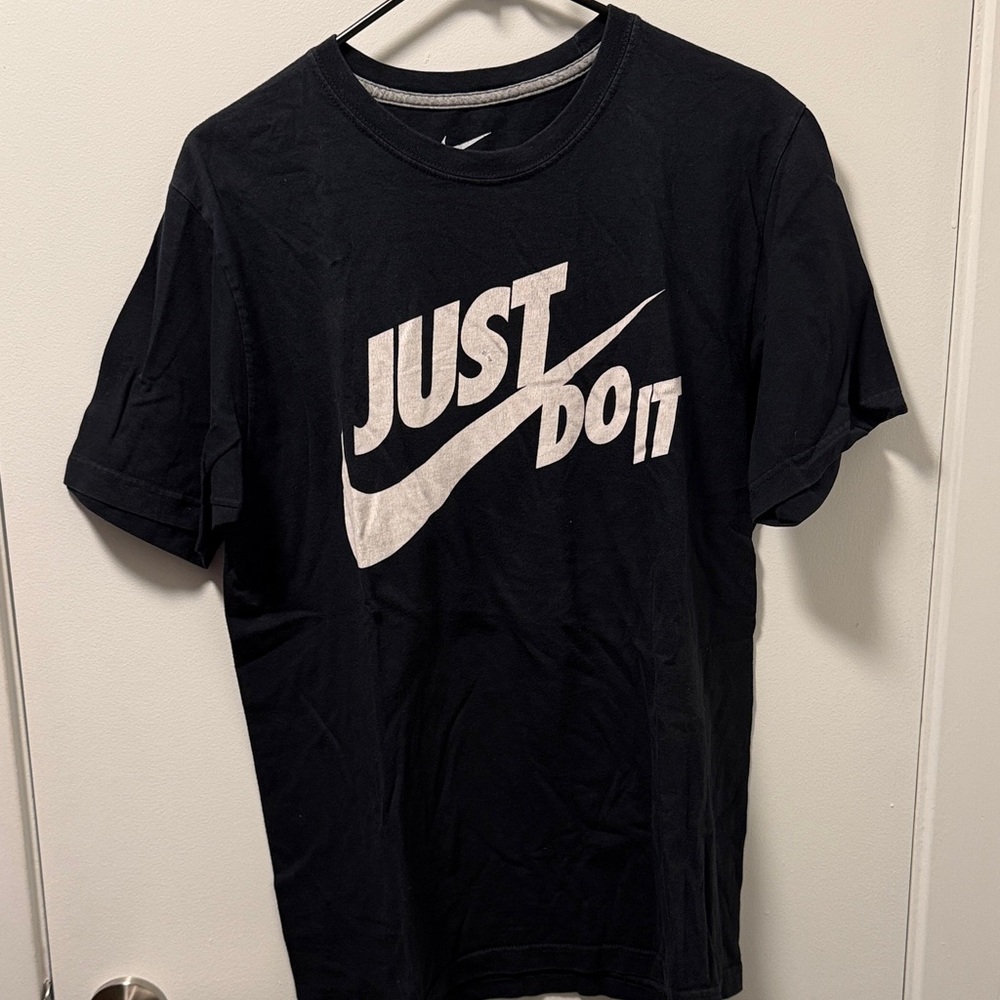 Nike Men's ‘Just Do It’ Black Tee with White Swoosh